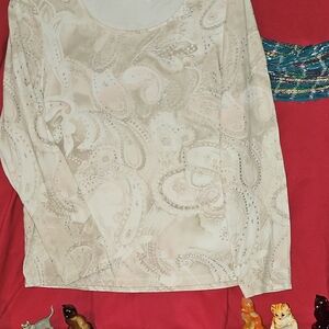 EUC Chico's Beige Paisley 3/4 Sleeve Blouse With Metallic Accents